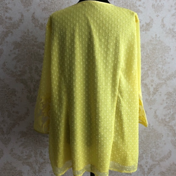 NWOT Isaac Mizrahi embroidered blouse - Picture 5 of 10